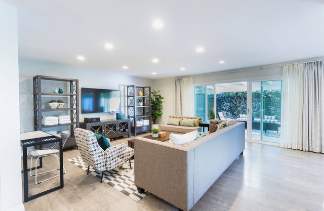 Ground Floor Oasis with Backyard