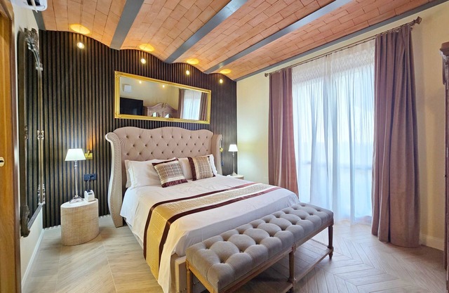 Ground floor suite with direct access to the garden