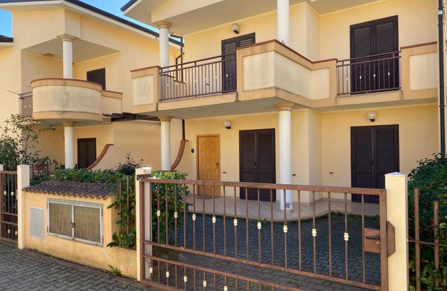 Ground-floor villa with reserved parking space a stone's throw from the sea