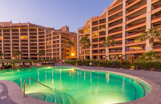 Erdgeschoss! Gehen Sie von der privaten Terrasse zum Strand, Pool, Swim-up Bar, Whirlpools!