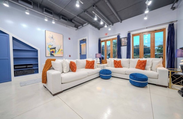 Ground Floor / Waterfront on The Rez in Madison!