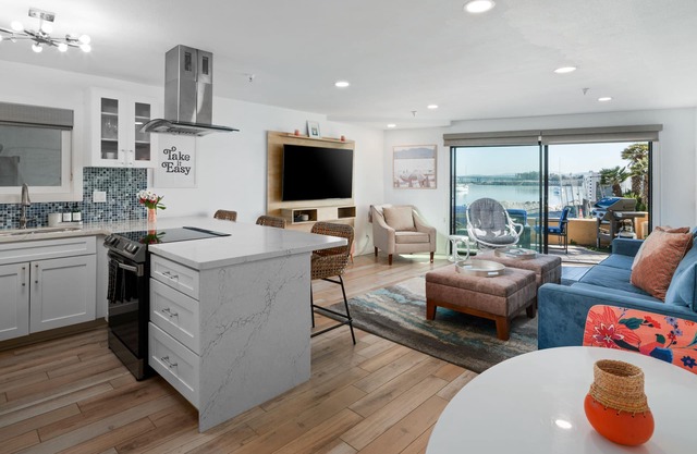 Ground Flr Bayfront Condo w/ Private Outdoor Space