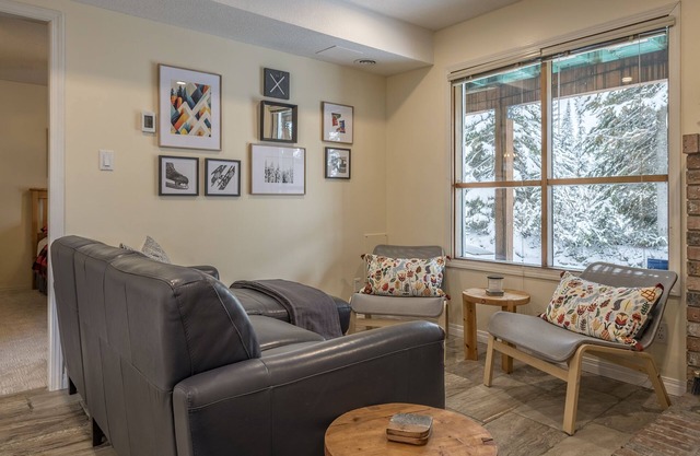 Ground level suite with sauna and close to the village and chairlifts.