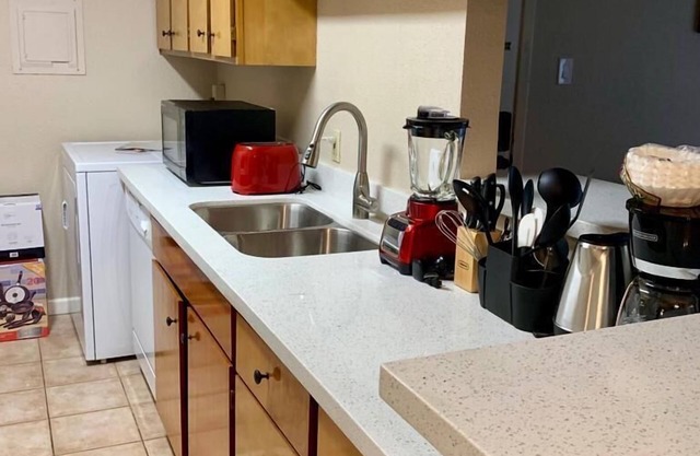 Erdgeschoss 2/2 Apt in Clear Lake Webster in der Nähe der NASA Kemah NEU RENOVIERT