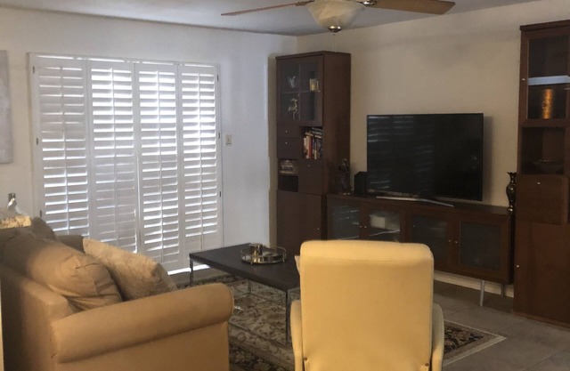 Ground level 2 bedroom condo in quiet neighborhood
