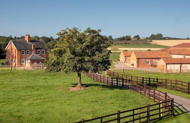 Group Accommodation for 18, Bainvalley Cottages