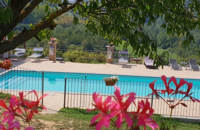 Hochzeitslocation und Gruppenunterkunft mit Pool + privatem Garten, Nähe Barolo