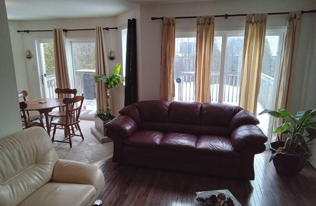Group-Friendly 5BR 3.5BA Yard, Parking, Jacuzzi