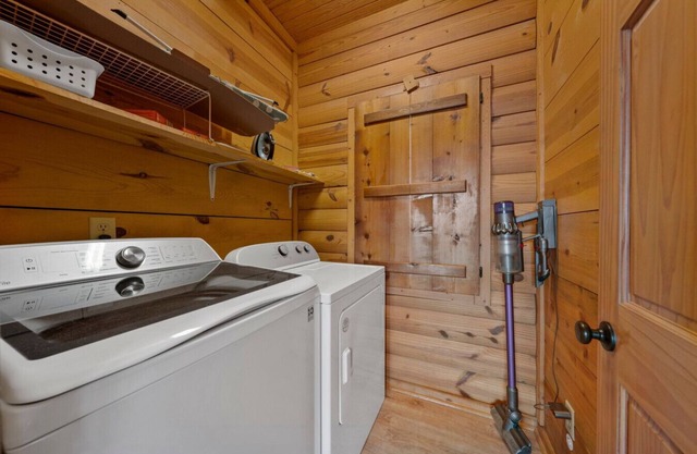 Group Gather 3 Level Cabin overlooking lake, game, private hot tub, w/d, 2 decks