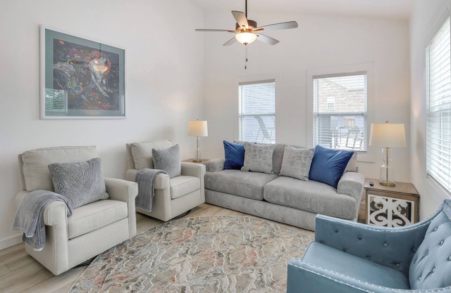 Group Getaway: Lakefront Retreat in Fayetteville!