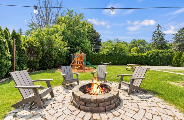 Group Getaway Retreat: Hot tub, Game Room, Cinema & Firepit