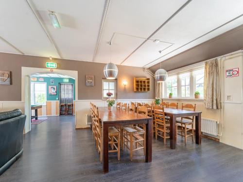 Group Home in Giethoorn with Waterside Terrace, cleaning included