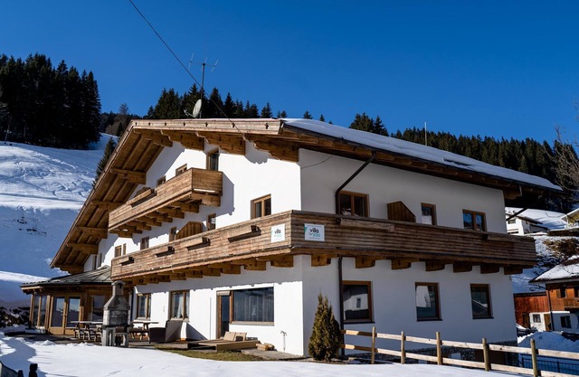 Gruppenhaus mit Kino und Sauna