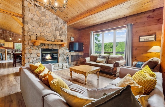 Genießen Sie Luxus! 6bdr Waterfront Ferienhaus in Laurentides, Mont Tremblant.