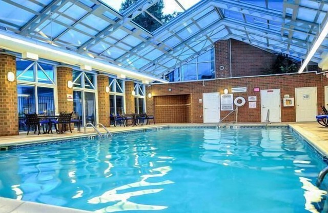 Group Vacation! 2 Serene Studios w/Kitchenette, Near Midwest Museum of American Art