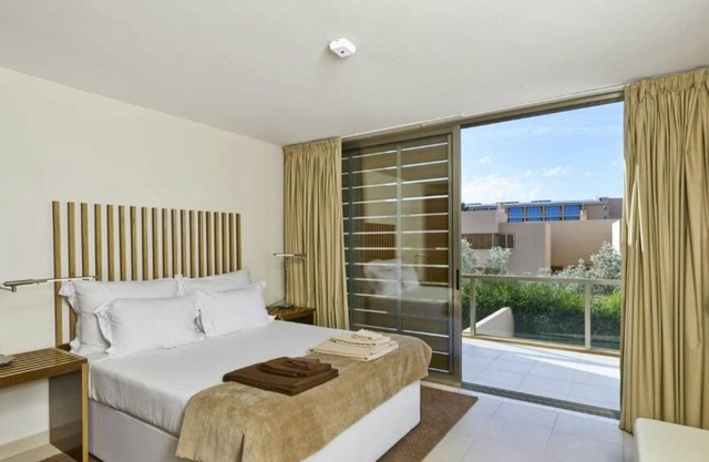Group Vacation Destination! TWO Spacious 3BR Villas with Private Pool & Kitchen!