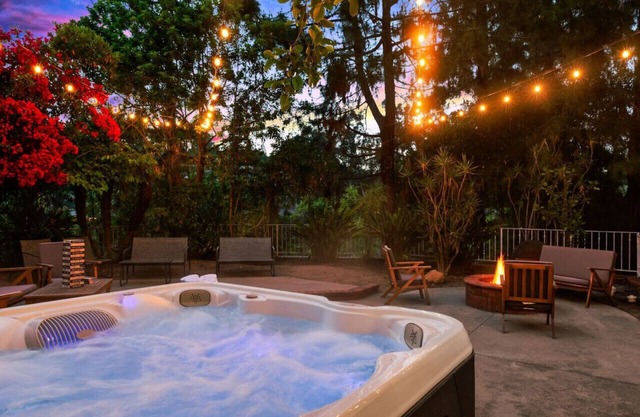 Groups | 2 Hot Tubs | Game Room