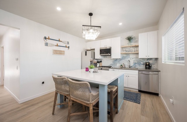 grover beachhouse with minutes walk to beach and restaurants. STR#0195