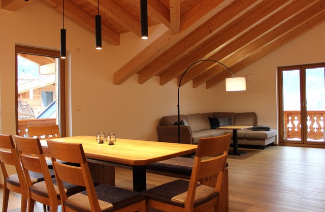 Ferienwohnung Grünstein, 105 qm, 3 separate Schlafzimmer, barrierefreies Bad mit Dusche und Badewanne, Wohn- Essraum, Balkon