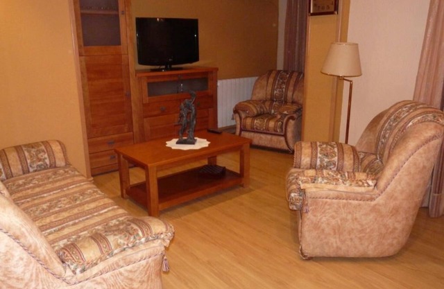GUARA CASA CASTRO TOURIST APARTMENT, IN THE HEART OF SOMONTANO.