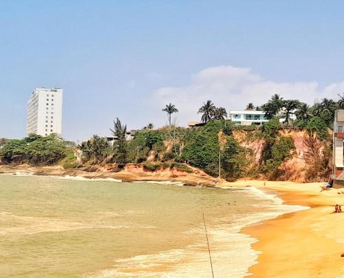 Guarapari com elevador, reformado, Wi-Fi, TV com Smart, vista e estacionamento