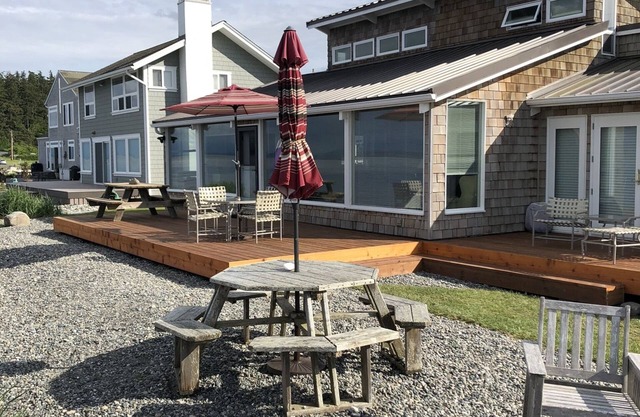 Guemes Island Beachfront Home "Once Upon a Tide"