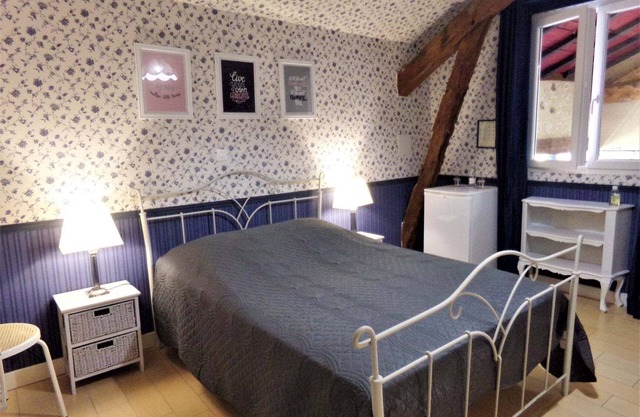 Gästezimmer 'Le Pré Fleuri 5' mit Gemeinschaftspool, gemeinsamer Terrasse und WLAN