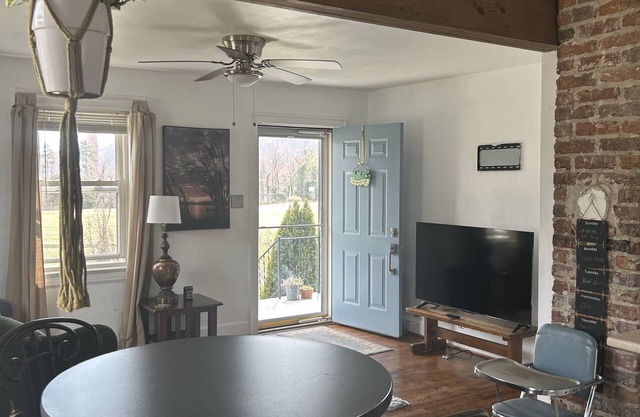 Entire home with privacy close to hiking trails