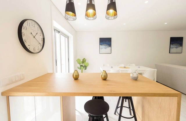 Renovated 3-Bedroom Flat with Terrace, Near the Beach, for up to 7 people.