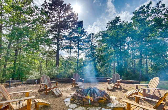 'Guest House' 92-Acre Buffalo Hideaway w/ Rec Barn