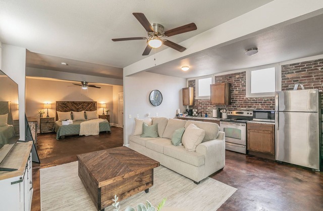 Guest House Close To Dickies Arena, TCU, Medical District and Downtown Ft Worth.