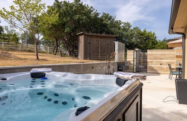 Guest House on Ranch Estate - Luxury Vacation Experience!