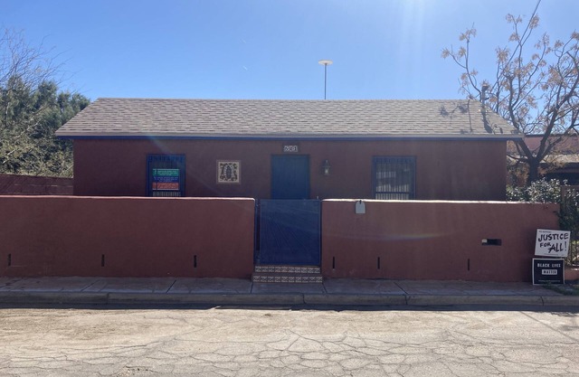 Guest room with private outside entrance and bath in Historic Barrio Viejo