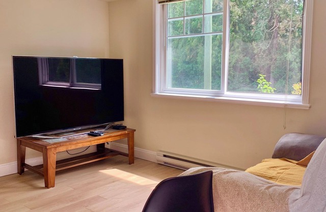 Guest Suite 2 beds Coquitlam Centre Mall -10min walk to Skytrain/Mall
