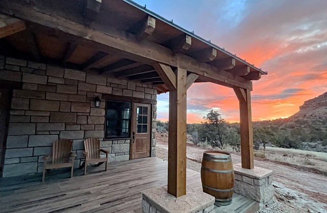 Guest suite attached to private home inspired by national park lodges