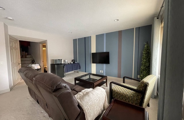 Guest suite with private entrance at NW Calgary