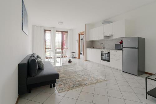 GuestHost - Bright Apartment with garden