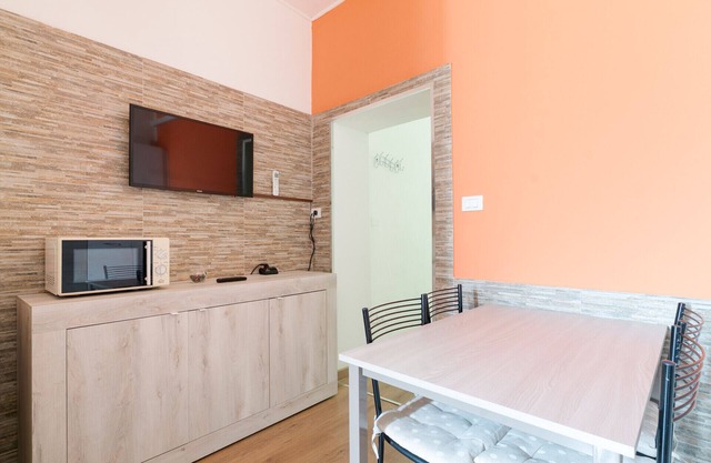GuestHost - Le Rondini Home: Sesto Marelli M1 Apt