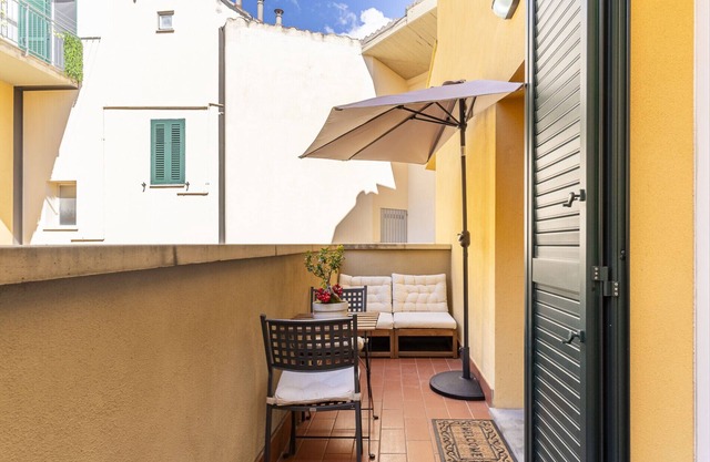 GuestHost - Livorno Modern Apartment with Balcony!