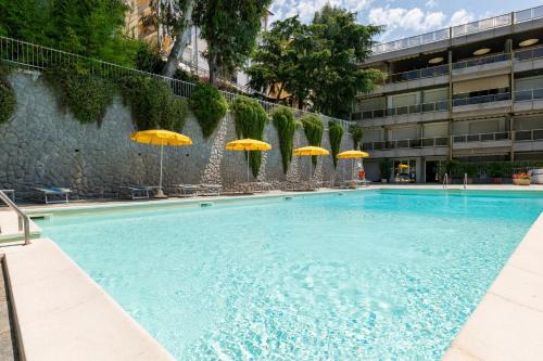 GuestHost - Modern Escape with Pool & Sunny Terrace