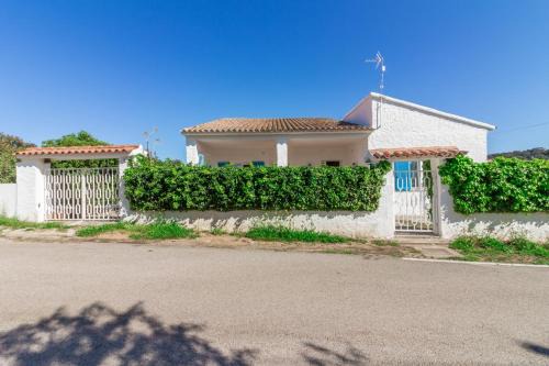 GuestHost Peaceful stay in Berchiddeddu with garden