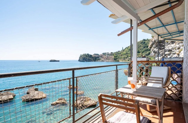 GuestHost - Villa Vittoria - House on the Cliff