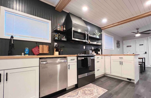 Guesthouse: Convenient/cozy 2 bedroom stay