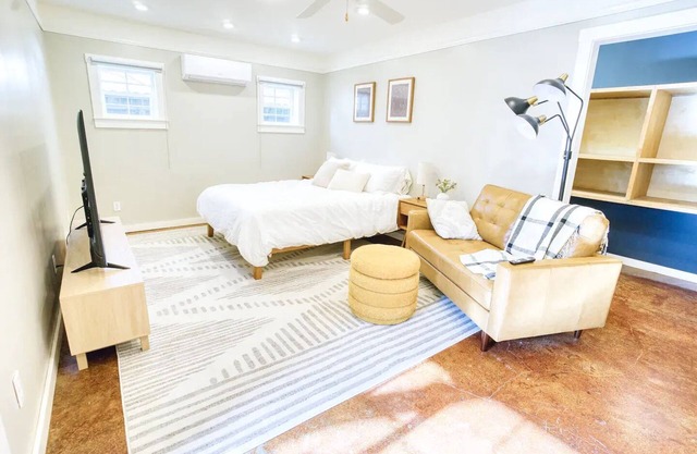 Guesthouse in Friendly, Walkable Neighborhood