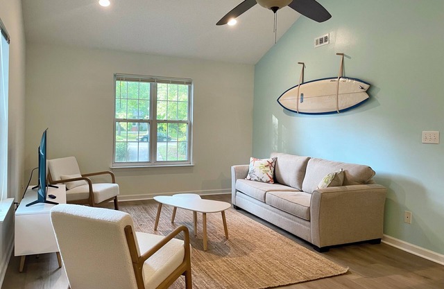 Guesthouse in Wilmington! 5 minutes to downtown, 15 minutes to the beach!