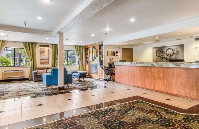 GuestHouse Inn & Suites Hotel Poulsbo