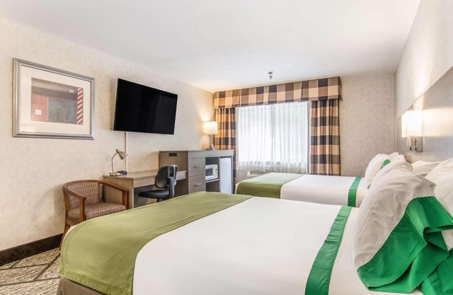 GuestHouse Inn & Suites Poulsbo