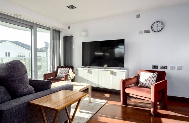 GuestReady Essential - Riverside Home in Battersea