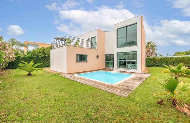 GuestReady - Villa Palmela con piscina