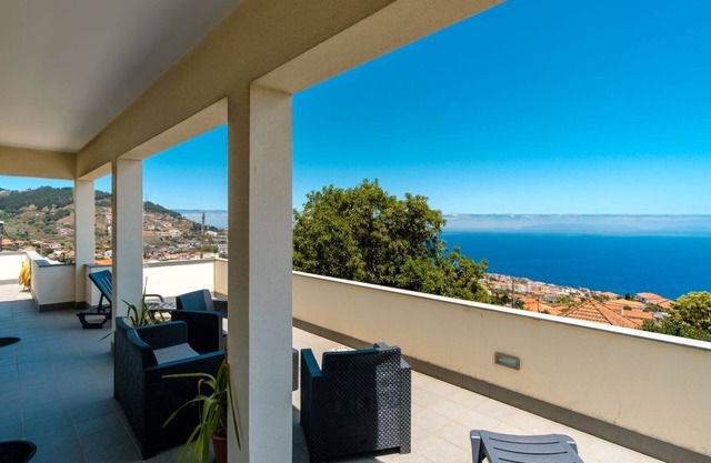 GuestReady - Spacious stay with sea views